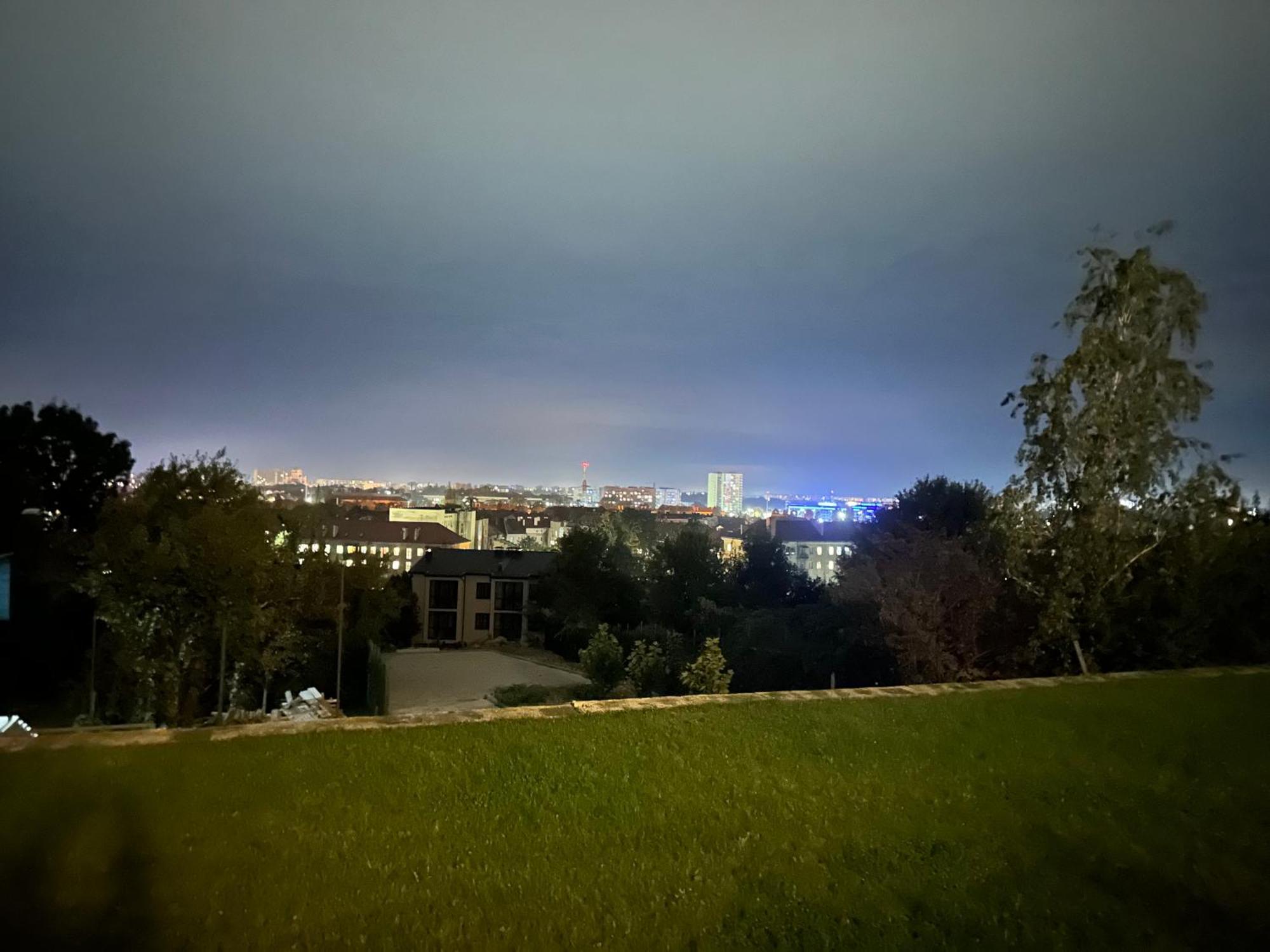 Панорамні Апартаменти Oujhorod Extérieur photo